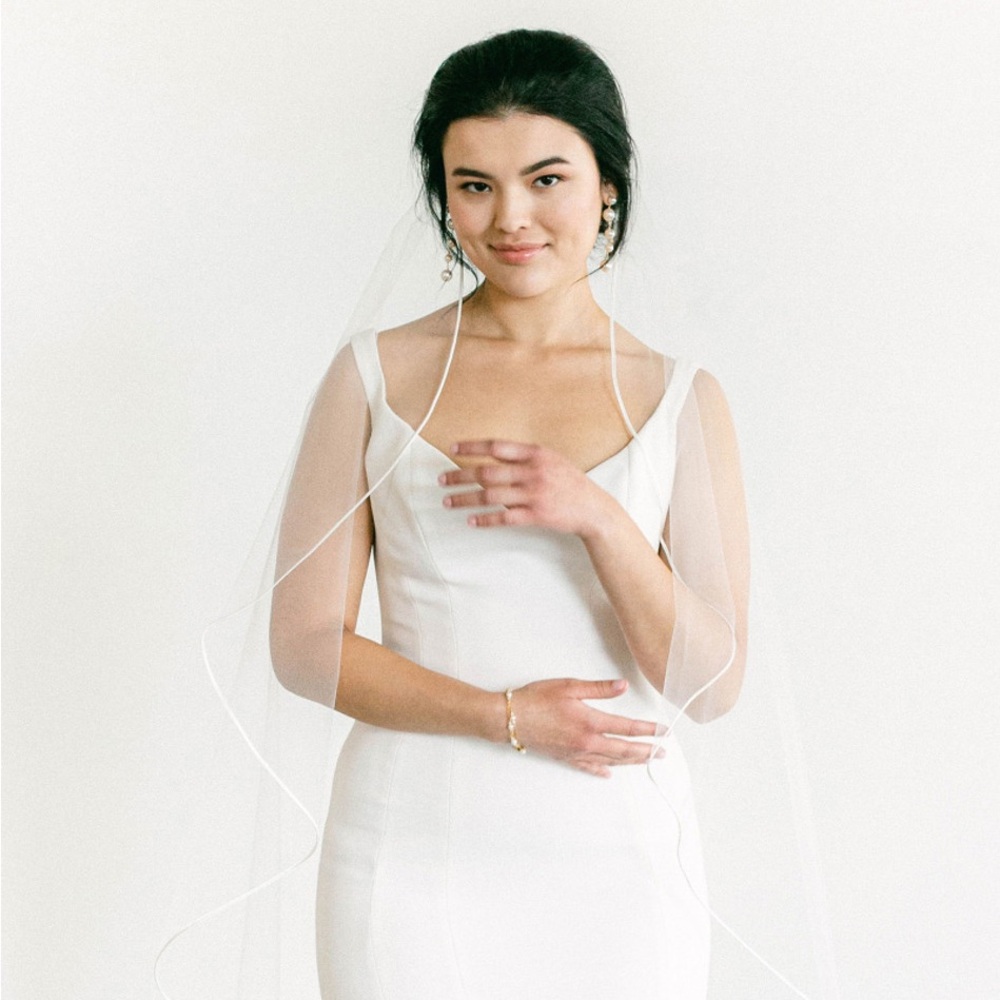 Sara Gabriel Michelle Veil, 50” length